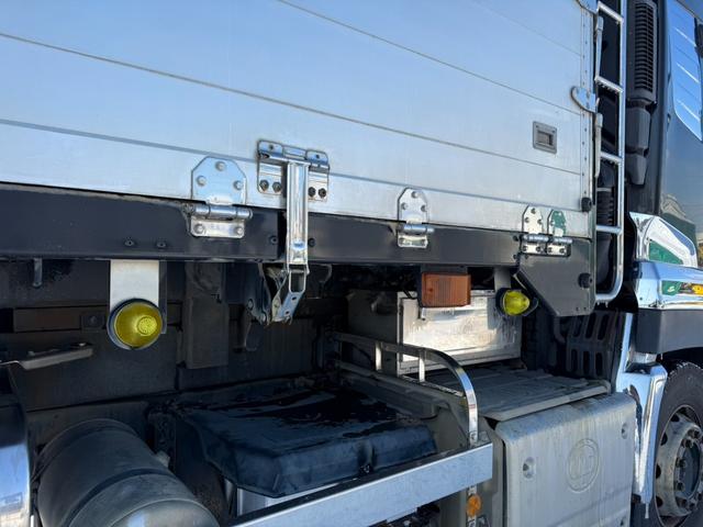 クオン ベースグレード　◎アルミ深箱、土砂禁ロングダンプ◎エスコット１２段◎４２０馬力◎５方開アオリ◎アオリスケットー◎エアシリンダー式手動ピン◎荷台内寸法（長７４０ｃｍ幅２３５ｃｍ高１２０ｃｍ）（19枚目）