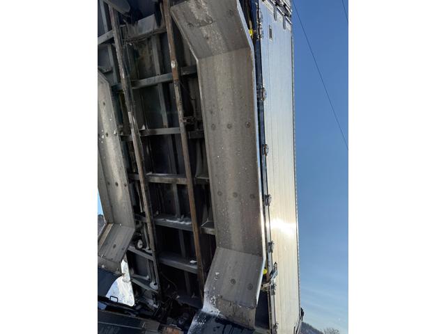 クオン ベースグレード　◎アルミ深箱、土砂禁ロングダンプ◎エスコット１２段◎４２０馬力◎５方開アオリ◎アオリスケットー◎エアシリンダー式手動ピン◎荷台内寸法（長７４０ｃｍ幅２３５ｃｍ高１２０ｃｍ）（20枚目）