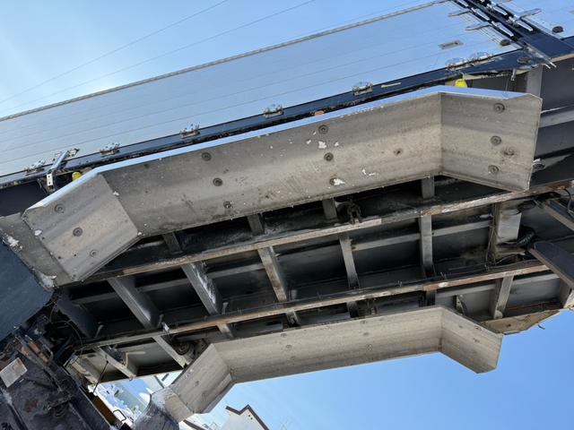 クオン ベースグレード　◎アルミ深箱、土砂禁ロングダンプ◎エスコット１２段◎４２０馬力◎５方開アオリ◎アオリスケットー◎エアシリンダー式手動ピン◎荷台内寸法（長７４０ｃｍ幅２３５ｃｍ高１２０ｃｍ）（21枚目）