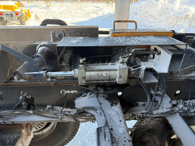 クオン ベースグレード　◎アルミ深箱、土砂禁ロングダンプ◎エスコット１２段◎４２０馬力◎５方開アオリ◎アオリスケットー◎エアシリンダー式手動ピン◎荷台内寸法（長７４０ｃｍ幅２３５ｃｍ高１２０ｃｍ）（27枚目）