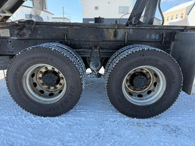 クオン ベースグレード　◎アルミ深箱、土砂禁ロングダンプ◎エスコット１２段◎４２０馬力◎５方開アオリ◎アオリスケットー◎エアシリンダー式手動ピン◎荷台内寸法（長７４０ｃｍ幅２３５ｃｍ高１２０ｃｍ）（41枚目）