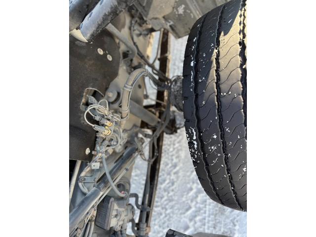 クオン ベースグレード　◎アルミ深箱、土砂禁ロングダンプ◎エスコット１２段◎４２０馬力◎５方開アオリ◎アオリスケットー◎エアシリンダー式手動ピン◎荷台内寸法（長７４０ｃｍ幅２３５ｃｍ高１２０ｃｍ）（46枚目）