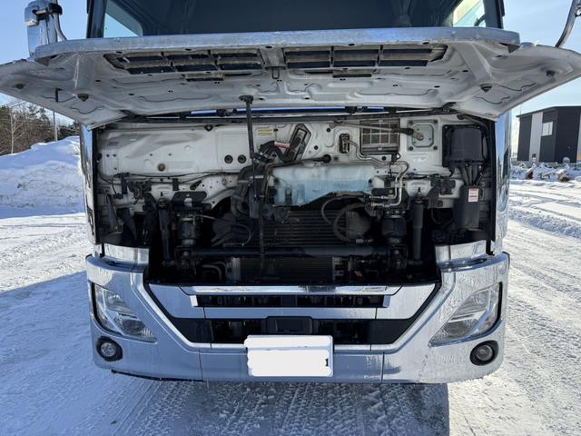 クオン ベースグレード　◎アルミ深箱、土砂禁ロングダンプ◎エスコット１２段◎４２０馬力◎５方開アオリ◎アオリスケットー◎エアシリンダー式手動ピン◎荷台内寸法（長７４０ｃｍ幅２３５ｃｍ高１２０ｃｍ）（47枚目）