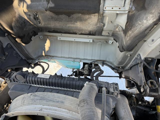 クオン ベースグレード　◎アルミ深箱、土砂禁ロングダンプ◎エスコット１２段◎４２０馬力◎５方開アオリ◎アオリスケットー◎エアシリンダー式手動ピン◎荷台内寸法（長７４０ｃｍ幅２３５ｃｍ高１２０ｃｍ）（51枚目）