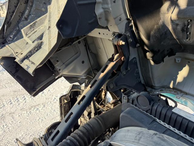 クオン ベースグレード　◎アルミ深箱、土砂禁ロングダンプ◎エスコット１２段◎４２０馬力◎５方開アオリ◎アオリスケットー◎エアシリンダー式手動ピン◎荷台内寸法（長７４０ｃｍ幅２３５ｃｍ高１２０ｃｍ）（52枚目）