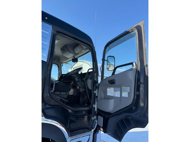 クオン ベースグレード　◎アルミ深箱、土砂禁ロングダンプ◎エスコット１２段◎４２０馬力◎５方開アオリ◎アオリスケットー◎エアシリンダー式手動ピン◎荷台内寸法（長７４０ｃｍ幅２３５ｃｍ高１２０ｃｍ）（55枚目）