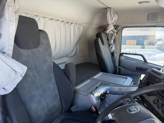 クオン ベースグレード　◎アルミ深箱、土砂禁ロングダンプ◎エスコット１２段◎４２０馬力◎５方開アオリ◎アオリスケットー◎エアシリンダー式手動ピン◎荷台内寸法（長７４０ｃｍ幅２３５ｃｍ高１２０ｃｍ）（59枚目）