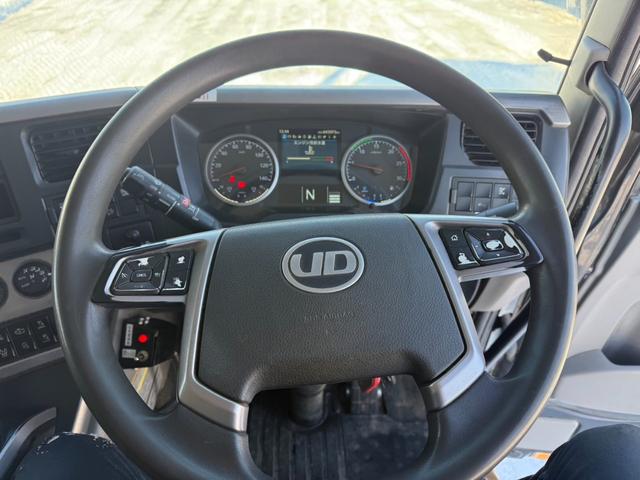 クオン ベースグレード　◎アルミ深箱、土砂禁ロングダンプ◎エスコット１２段◎４２０馬力◎５方開アオリ◎アオリスケットー◎エアシリンダー式手動ピン◎荷台内寸法（長７４０ｃｍ幅２３５ｃｍ高１２０ｃｍ）（62枚目）