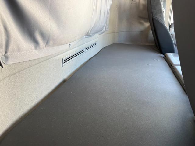 クオン ベースグレード　◎アルミ深箱、土砂禁ロングダンプ◎エスコット１２段◎４２０馬力◎５方開アオリ◎アオリスケットー◎エアシリンダー式手動ピン◎荷台内寸法（長７４０ｃｍ幅２３５ｃｍ高１２０ｃｍ）（64枚目）