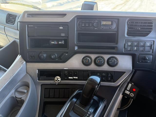 クオン ベースグレード　◎アルミ深箱、土砂禁ロングダンプ◎エスコット１２段◎４２０馬力◎５方開アオリ◎アオリスケットー◎エアシリンダー式手動ピン◎荷台内寸法（長７４０ｃｍ幅２３５ｃｍ高１２０ｃｍ）（66枚目）