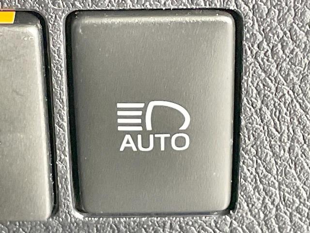 ヴェルファイアハイブリッド Ｖ　Ｌエディション　４ＷＤ　両側電動ドア　純正ＳＤナビ　バックカメラ　衝突軽減　１００Ｖ電源　レーダークルーズ　禁煙車　電動リアゲート　レザーシート　前後席パワーシート　ドラレコ　コーナーセンサー　前席シートヒーター（31枚目）