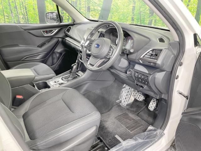 フォレスター プレミアム　４ＷＤ　純正８インチＳＤナビ　サイドカメラ　バックカメラ　寒冷地仕様　衝突軽減　禁煙車　ハーフレザーシート　コーナーセンサー　スマートキー　ＬＥＤヘッド　ビルトインＥＴＣ　クルコン　パワーシート（10枚目）