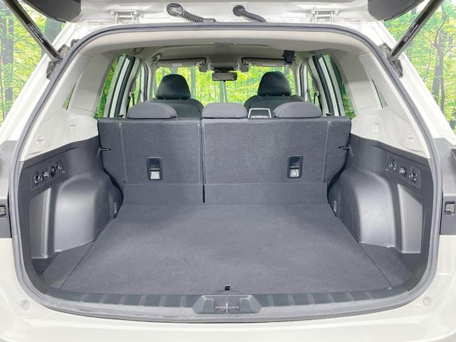 フォレスター プレミアム　４ＷＤ　純正８インチＳＤナビ　サイドカメラ　バックカメラ　寒冷地仕様　衝突軽減　禁煙車　ハーフレザーシート　コーナーセンサー　スマートキー　ＬＥＤヘッド　ビルトインＥＴＣ　クルコン　パワーシート（12枚目）