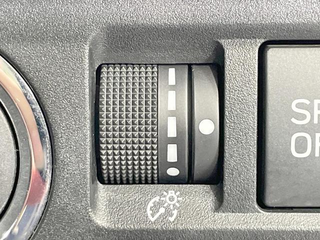 フォレスター Ｓ－リミテッド　禁煙車　純正ナビ　バックカメラ　衝突軽減　パワーバックドア　シートヒーター　パワーシート　ドラレコ　ブラインドスポットモニター　レーダークルーズ　ＥＴＣ　ＬＥＤヘッド　パドルシフト　純正１８ＡＷ（41枚目）