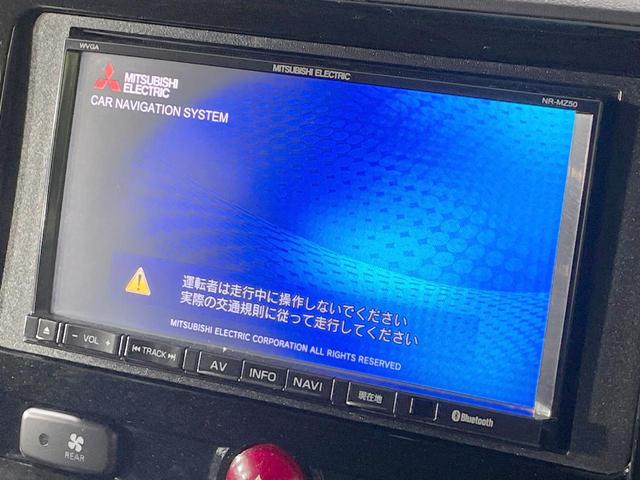デリカＤ：５ Ｄ　パワーパッケージ　純正ナビ　バックカメラ　両側電動ドア　ＥＴＣ　シートヒーター　ＨＩＤヘッドライト　スマートキー　純正１８インチＡＷ　横滑り防止　オートエアコン　パドルシフト　オートライト　電動格納ミラー（4枚目）