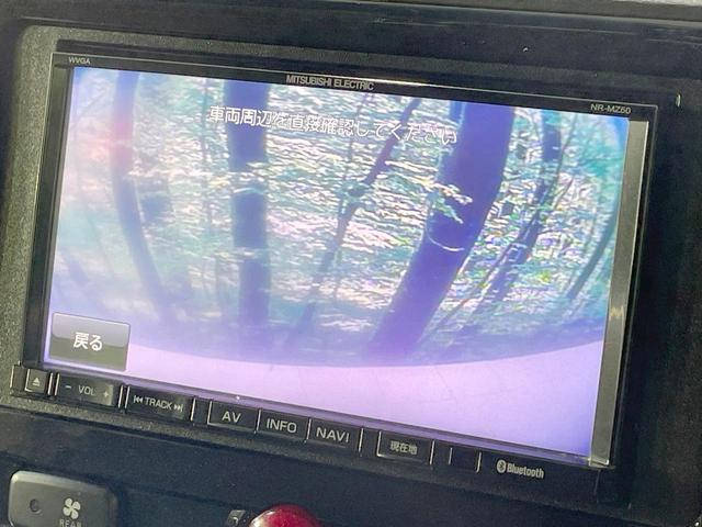 デリカＤ：５ Ｄ　パワーパッケージ　純正ナビ　バックカメラ　両側電動ドア　ＥＴＣ　シートヒーター　ＨＩＤヘッドライト　スマートキー　純正１８インチＡＷ　横滑り防止　オートエアコン　パドルシフト　オートライト　電動格納ミラー（5枚目）