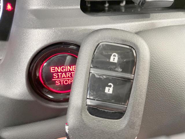ヴェゼル Ｇ　登録済未使用車　シートヒーター　寒冷地仕様　アダプティブクルーズ　スマートキー　パドルシフト　コーナーセンサー　ＬＥＤヘッド・フォグ　純正１６ＡＷ　オートアコン　ステアリングスイッチ　オートライト（8枚目）