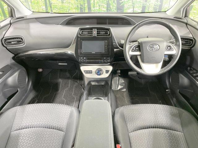 プリウス Ｓ　ＳＤナビ　バックカメラ　寒冷地仕様　衝突軽減　レーダークルーズ　禁煙車　コーナーセンサー　スマートキー　ＬＥＤヘッド　オートハイビーム　オートライト　オートエアコン　ステアリングスイッチ（2枚目）