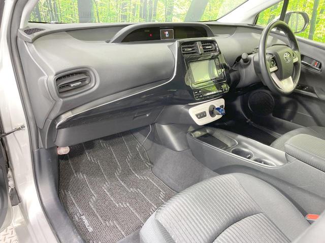 プリウス Ｓ　ＳＤナビ　バックカメラ　寒冷地仕様　衝突軽減　レーダークルーズ　禁煙車　コーナーセンサー　スマートキー　ＬＥＤヘッド　オートハイビーム　オートライト　オートエアコン　ステアリングスイッチ（43枚目）