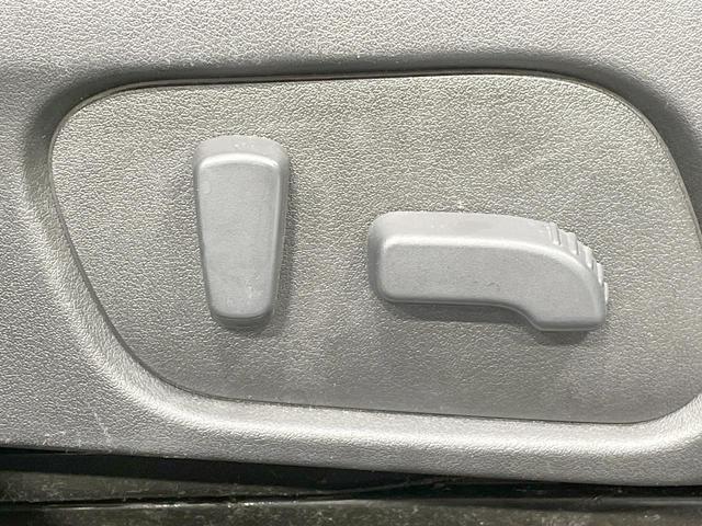 ＸＶ ２．０ｉ－Ｌ　アイサイト　純正ナビ　バックカメラ　衝突軽減　レーダークルーズ　ルーフレール　パワーシート　ＨＩＤヘッド　純正１７ＡＷ　デュアルエアコン　アイドリングストップ　スマートキー　ステアリングスイッチ　横滑り防止（7枚目）