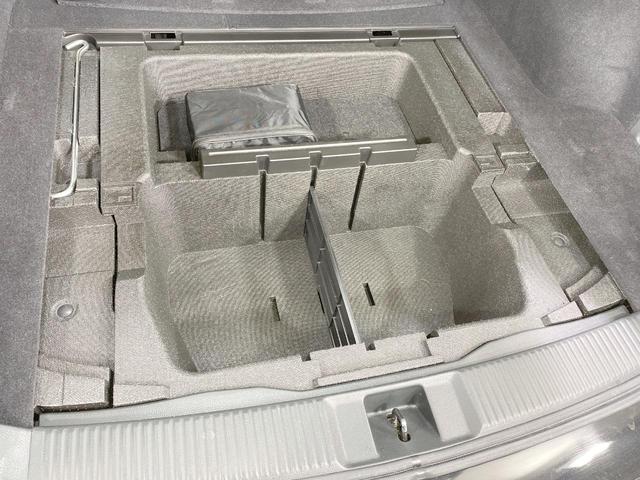 レヴォーグ 1.6STIスポーツアイサイト サンルーフ 純正ナビ LEDライナー バックカメラ 革シート レーダークルーズ シートヒーター LEDヘッド・フォグ ETC 純正18AW パドルシフト ステアリングスイッチ デュアルエアコン(39枚目)