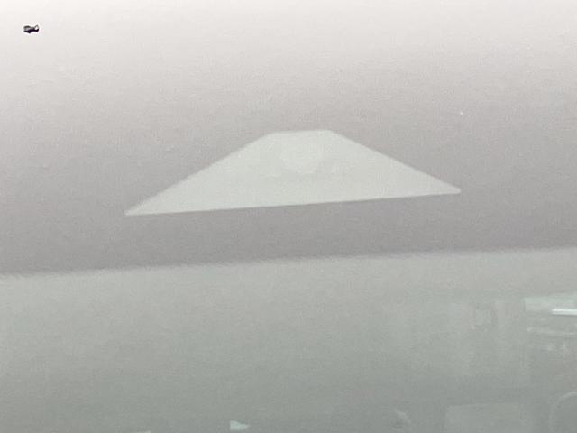 ノート Ｓ　ＦＯＵＲ　純正９型ナビ　衝突軽減　シートヒーター　デジタルインナーミラー　ステアリングヒーター　オートエアコン　ステアリングスイッチ　オートハイビーム　ウィンカーミラー　スマートキー　１５ＡＷ（6枚目）