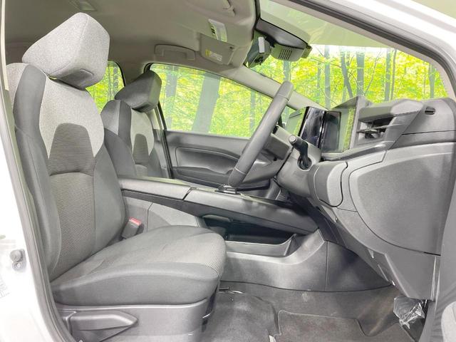 ノート Ｓ　ＦＯＵＲ　純正９型ナビ　衝突軽減　シートヒーター　デジタルインナーミラー　ステアリングヒーター　オートエアコン　ステアリングスイッチ　オートハイビーム　ウィンカーミラー　スマートキー　１５ＡＷ（9枚目）