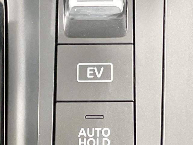 ノート Ｓ　ＦＯＵＲ　純正９型ナビ　衝突軽減　シートヒーター　デジタルインナーミラー　ステアリングヒーター　オートエアコン　ステアリングスイッチ　オートハイビーム　ウィンカーミラー　スマートキー　１５ＡＷ（30枚目）