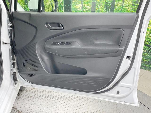 ノート Ｓ　ＦＯＵＲ　純正９型ナビ　衝突軽減　シートヒーター　デジタルインナーミラー　ステアリングヒーター　オートエアコン　ステアリングスイッチ　オートハイビーム　ウィンカーミラー　スマートキー　１５ＡＷ（49枚目）