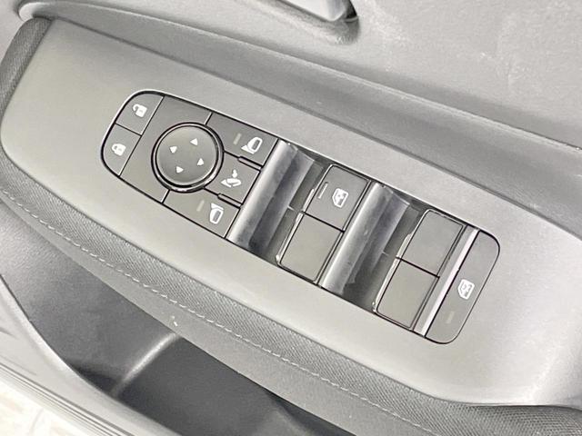 ノート Ｓ　ＦＯＵＲ　純正９型ナビ　衝突軽減　シートヒーター　デジタルインナーミラー　ステアリングヒーター　オートエアコン　ステアリングスイッチ　オートハイビーム　ウィンカーミラー　スマートキー　１５ＡＷ（50枚目）