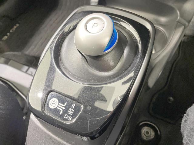 ノート ｅ－パワー　Ｘ　ＦＯＵＲ　ブラックアロー　ＳＤナビ　全周囲カメラ　衝突被害軽減　レーダークルーズ　禁煙車　コーナーセンサー　デジタルインナーミラー　スマートキー　ＬＥＤヘッド　オートライト　オートエアコン　純正１５ＡＷ　Ｂｌｕｅｔｏｏｔｈ再生（22枚目）
