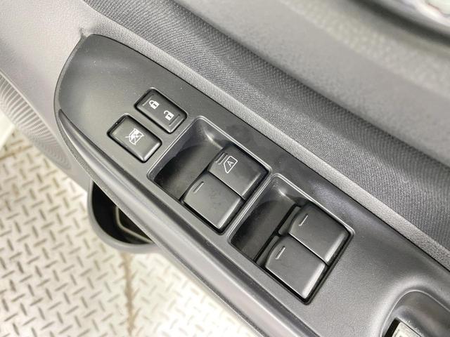 ノート ｅ－パワー　Ｘ　ＦＯＵＲ　ブラックアロー　ＳＤナビ　全周囲カメラ　衝突被害軽減　レーダークルーズ　禁煙車　コーナーセンサー　デジタルインナーミラー　スマートキー　ＬＥＤヘッド　オートライト　オートエアコン　純正１５ＡＷ　Ｂｌｕｅｔｏｏｔｈ再生（36枚目）