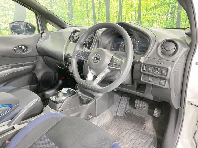ノート ｅ－パワー　Ｘ　ＦＯＵＲ　ブラックアロー　ＳＤナビ　全周囲カメラ　衝突被害軽減　レーダークルーズ　禁煙車　コーナーセンサー　デジタルインナーミラー　スマートキー　ＬＥＤヘッド　オートライト　オートエアコン　純正１５ＡＷ　Ｂｌｕｅｔｏｏｔｈ再生（37枚目）