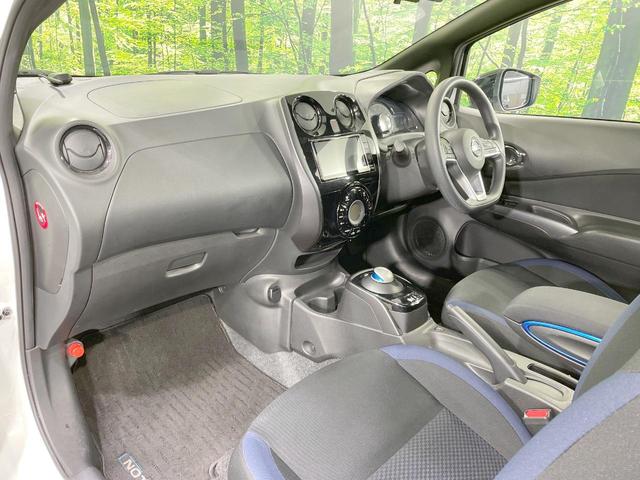 ノート ｅ－パワー　Ｘ　ＦＯＵＲ　ブラックアロー　ＳＤナビ　全周囲カメラ　衝突被害軽減　レーダークルーズ　禁煙車　コーナーセンサー　デジタルインナーミラー　スマートキー　ＬＥＤヘッド　オートライト　オートエアコン　純正１５ＡＷ　Ｂｌｕｅｔｏｏｔｈ再生（38枚目）