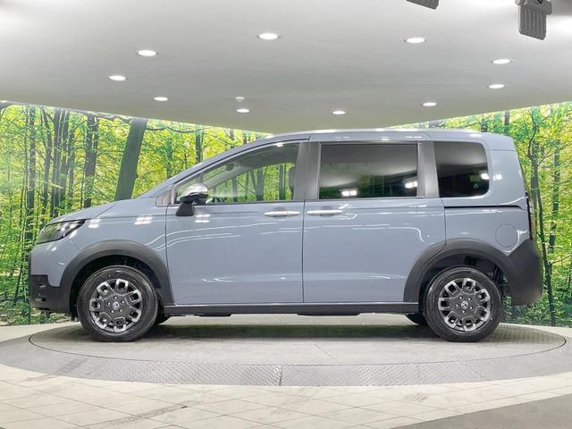 フリード e:HEVクロスター 登録済未使用車 両側電動ドア 衝突軽減 レーダークルーズ スマートキー LEDヘッド オートハイビーム クリアランスソナー オートライト オートエアコン 禁煙車 寒冷地仕様 純正15AW(57枚目)