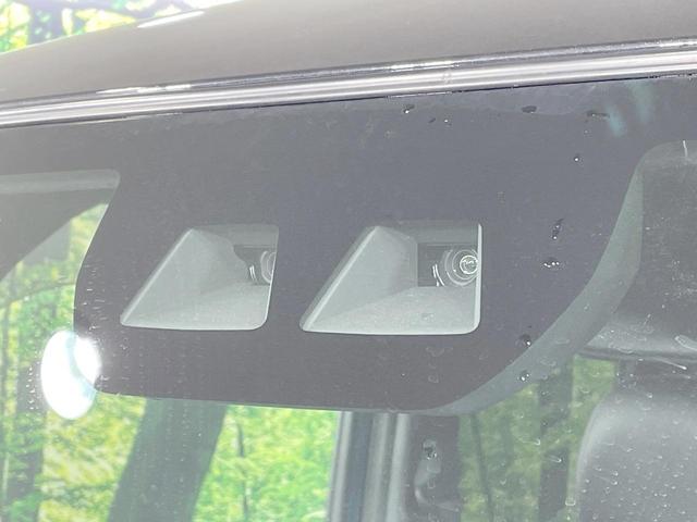 【スマートアシスト】走行中に前方の車両等を認識し、衝突しそうな時は警報とブレーキで衝突回避と被害軽減をアシスト。より安全にドライブをお楽しみいただけます。