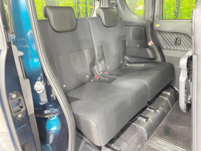 後部座席も気になるようなキズ・汚れやへたり等、大きなダメージはなく、良好な状態です。