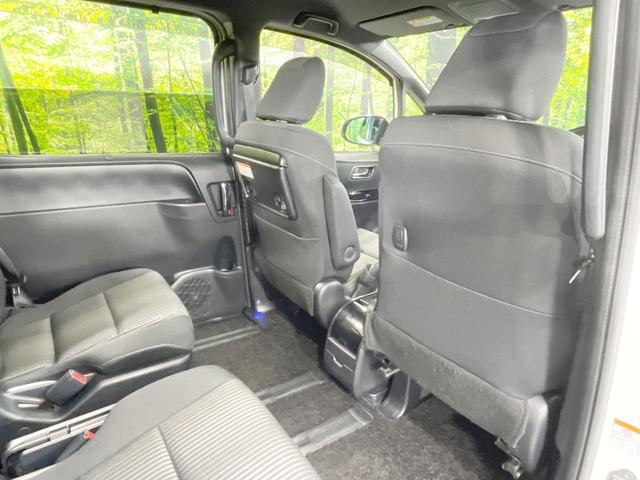ヴォクシー ＺＳ　煌ＩＩ　純正９型ナビ　バックカメラ　衝突軽減　両側電動ドア　７人乗り　寒冷地仕様　クルコン　ＬＥＤヘッド　純正１６ＡＷ　ステアリングスイッチ　デュアルエアコン　Ｂｌｕｅｔｏｏｔｈ再生　オートライト（42枚目）