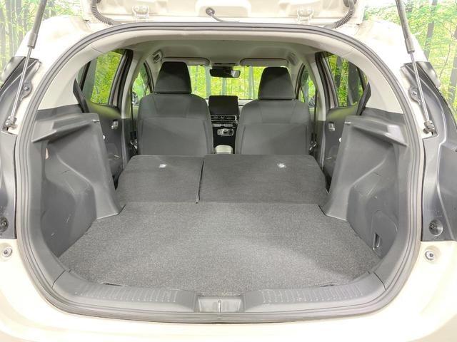 アクア Ｇ　４ＷＤ　純正１０．５ＤＡ　寒冷地仕様　全周囲カメラ　ＡＣ１００Ｖ電源　トヨタセーフティセンス　禁煙車　コーナーセンサー　レーンキープ　スマートキー　ＬＥＤヘッド　ＥＴＣ　ブラインドスポットモニター（11枚目）