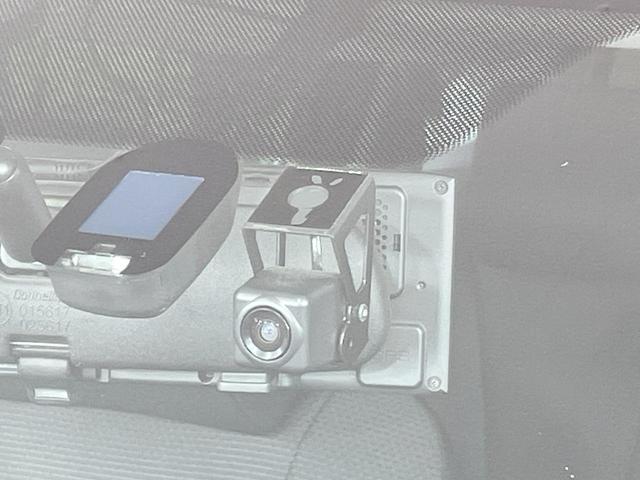 プレマシー ２０Ｓ　禁煙車　ＳＤナビ　バックカメラ　電動スライドドア　７人乗り　ドライブレコーダー　ＥＴＣ　ＨＩＤヘッドライト　スマートキー　ステアリングスイッチ　純正１５ＡＷ　オートライト　横滑り防止（7枚目）