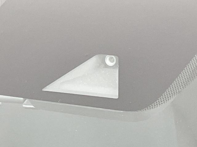 ノート X FOUR 後期型 4WD 禁煙車 SDナビ 衝突軽減 ドライブレコーダー フロント・バックソナー Bluetooth再生 横滑り防止 スマートキー オートライト 車線逸脱警報 ヘッドライトレベライザー(5枚目)