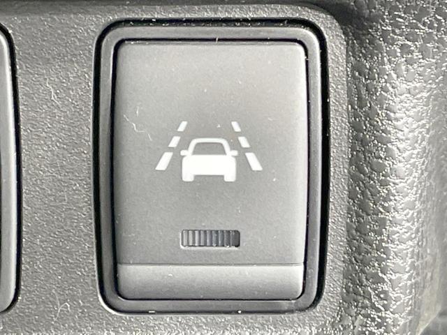 ノート X FOUR 後期型 4WD 禁煙車 SDナビ 衝突軽減 ドライブレコーダー フロント・バックソナー Bluetooth再生 横滑り防止 スマートキー オートライト 車線逸脱警報 ヘッドライトレベライザー(28枚目)