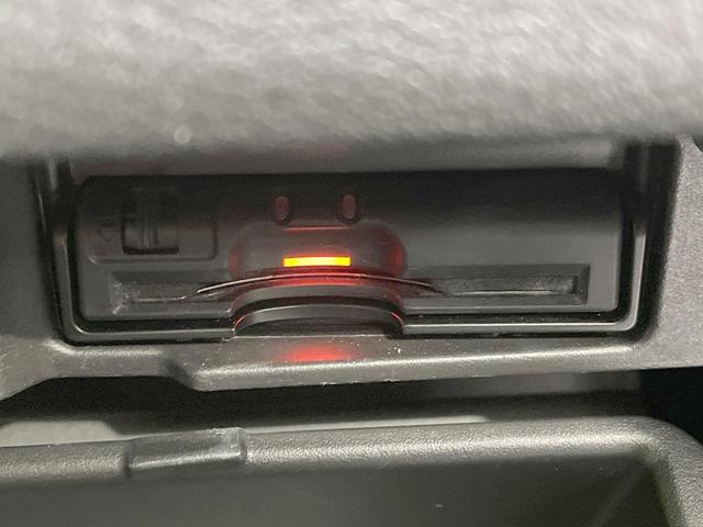 セレナ ハイウェイスター　フリップダウン　純正９型ナビ　全周囲カメラ　両側電動ドア　衝突軽減　ＥＴＣ　ＬＥＤヘッド　クルコン　アイドリングストップ　ステアリングスイッチ　Ｂｌｕｅｔｏｏｔｈ再生　オートエアコン　純正１５ＡＷ（8枚目）