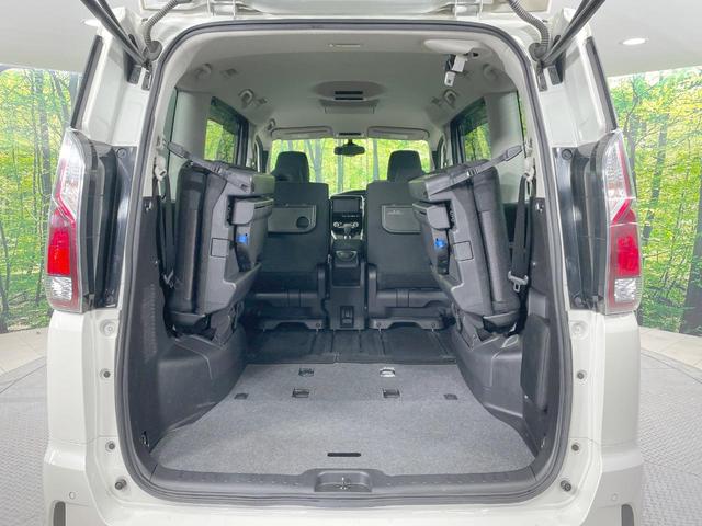 セレナ ハイウェイスター　フリップダウン　純正９型ナビ　全周囲カメラ　両側電動ドア　衝突軽減　ＥＴＣ　ＬＥＤヘッド　クルコン　アイドリングストップ　ステアリングスイッチ　Ｂｌｕｅｔｏｏｔｈ再生　オートエアコン　純正１５ＡＷ（12枚目）