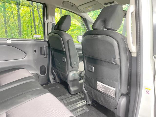 セレナ ハイウェイスター　フリップダウン　純正９型ナビ　全周囲カメラ　両側電動ドア　衝突軽減　ＥＴＣ　ＬＥＤヘッド　クルコン　アイドリングストップ　ステアリングスイッチ　Ｂｌｕｅｔｏｏｔｈ再生　オートエアコン　純正１５ＡＷ（52枚目）