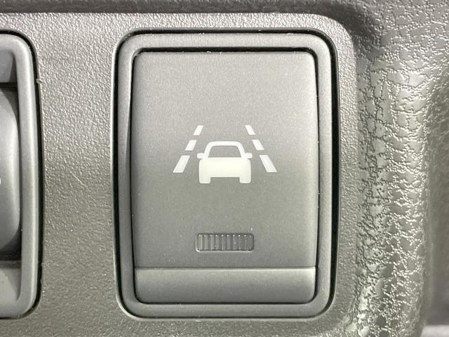 ノート X FOUR Vセレクション+セーフティ 4WD 純正ナビ バックカメラ 衝突軽減ブレーキ スマートキー Bluetooth フルセグ 電動格納ミラー 横滑り防止 パワーウィンドウ ヘッドライトレベライザー トラクションコントロール(7枚目)