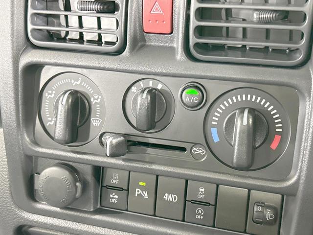 キャリイトラック ＫＣエアコン・パワステ　４ＷＤ　禁煙車　衝突軽減　オートハイビーム　コーナーセンサー　アイドリングストップ　車線逸脱　横滑り防止　ヘッドライトレベライザー　トラクションコントロール　衝突安全ボディ（7枚目）