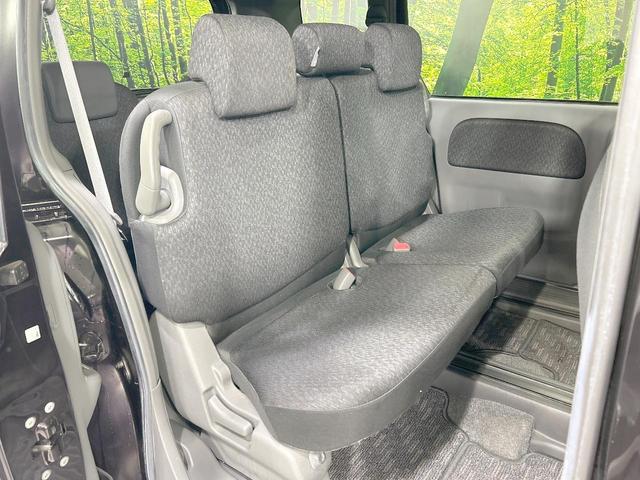 シエンタ ＤＩＣＥリミテッド　４ＷＤ　純正ナビ　バックカメラ　電動スライドドア　ＥＴＣ　７人乗り　ＨＩＤヘッドライト　１４インチＡＷ　電動格納ミラー　オートエアコン　トラクションコントロール　革巻きステアリング（10枚目）