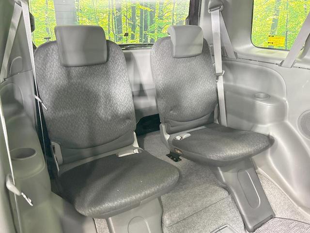 シエンタ ＤＩＣＥリミテッド　４ＷＤ　純正ナビ　バックカメラ　電動スライドドア　ＥＴＣ　７人乗り　ＨＩＤヘッドライト　１４インチＡＷ　電動格納ミラー　オートエアコン　トラクションコントロール　革巻きステアリング（11枚目）