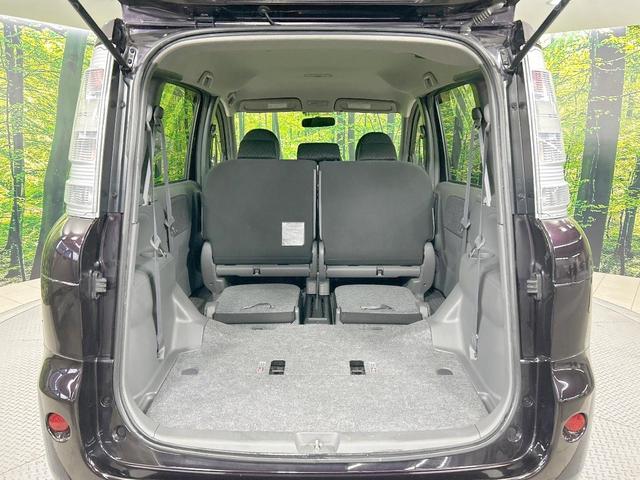 シエンタ ＤＩＣＥリミテッド　４ＷＤ　純正ナビ　バックカメラ　電動スライドドア　ＥＴＣ　７人乗り　ＨＩＤヘッドライト　１４インチＡＷ　電動格納ミラー　オートエアコン　トラクションコントロール　革巻きステアリング（12枚目）